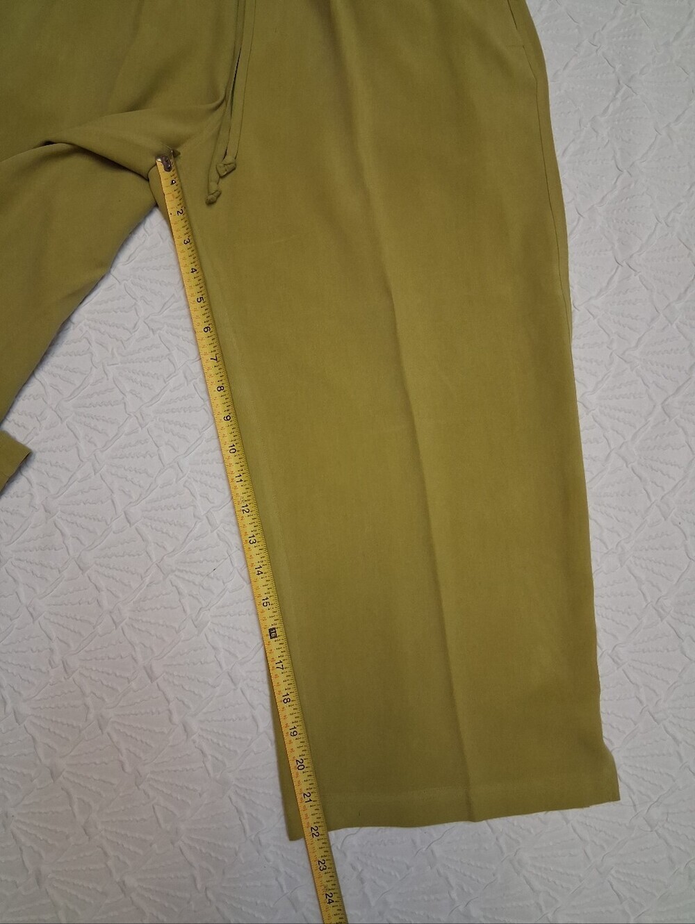 Tommy Bahama Olive Drawstring Cropped Capri Pants - Picture 15 of 17